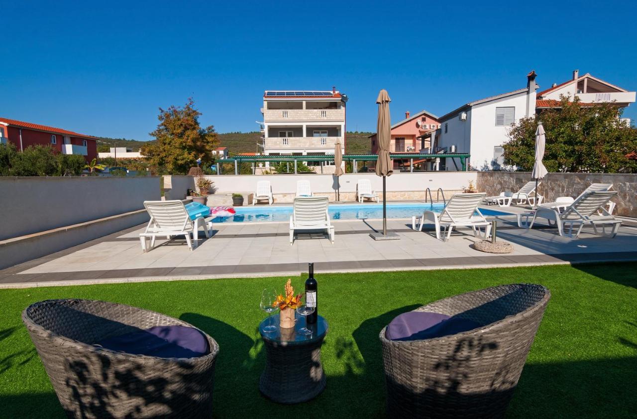 Apartment Tony With Private Pool Sukošan Exteriér fotografie