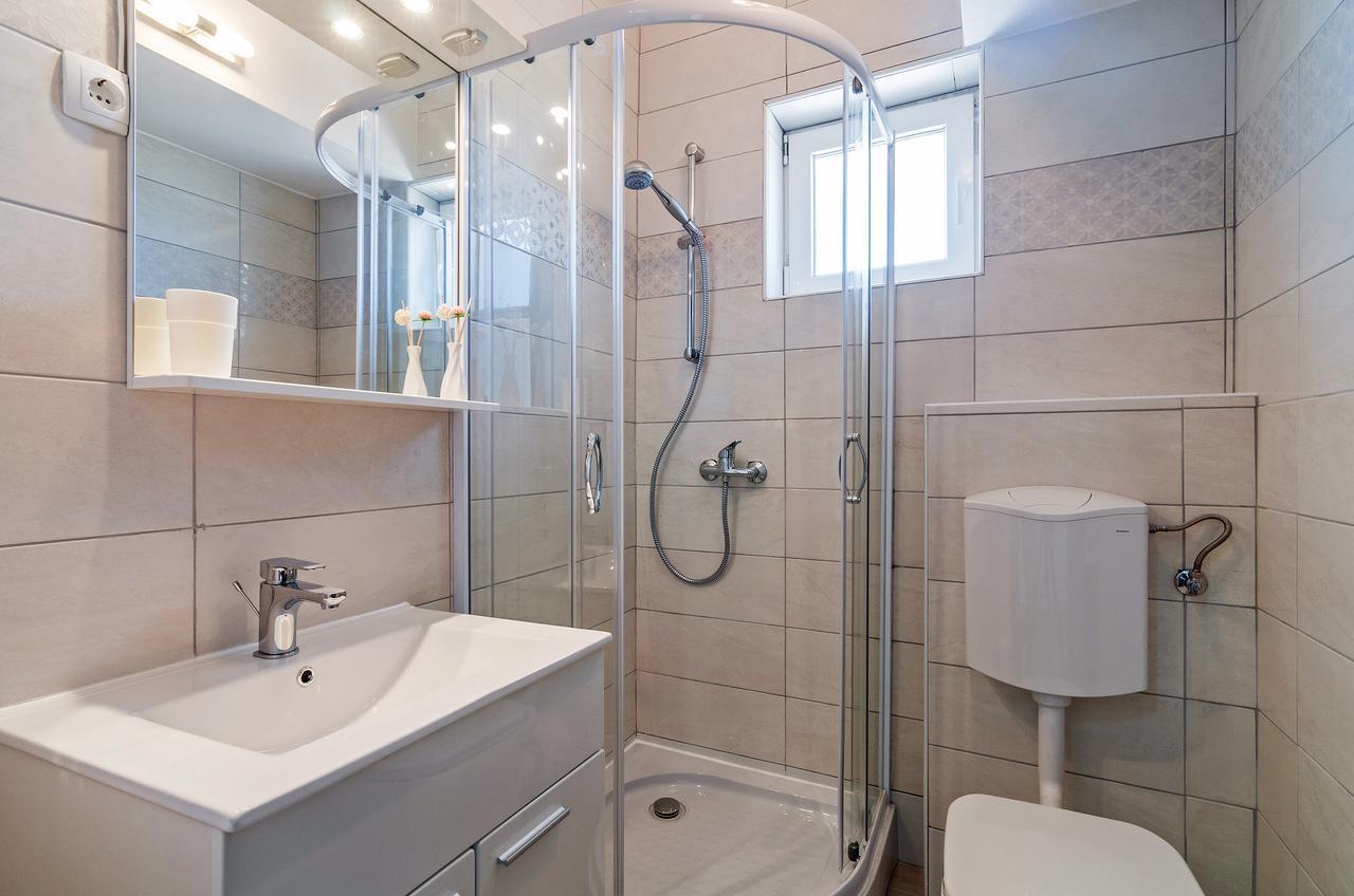 Apartment Tony With Private Pool Sukošan Exteriér fotografie